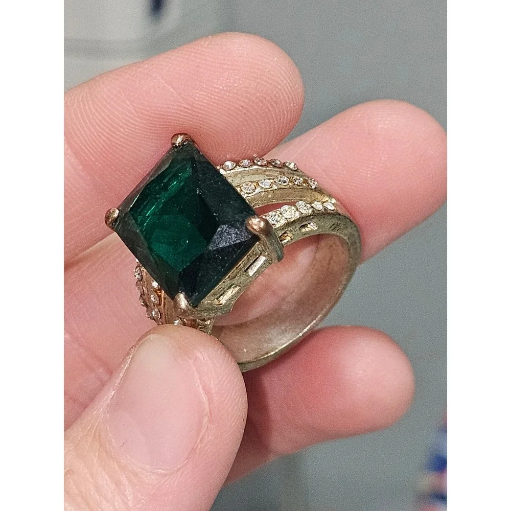 Emerald Green Cocktail Ring Gold Tone Rhinestone Triple Band Statement Size 6.5